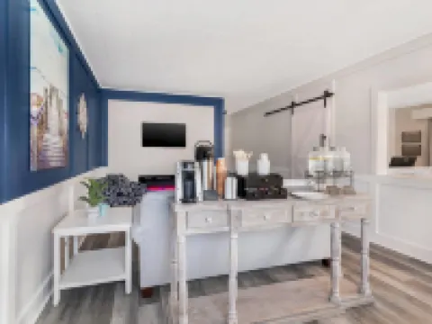 Heritage House Inn on Cape Cod Hotels in Hyannis