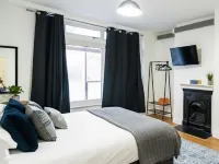 Serviced Accom Sleeps 8- Near London, Free Parking