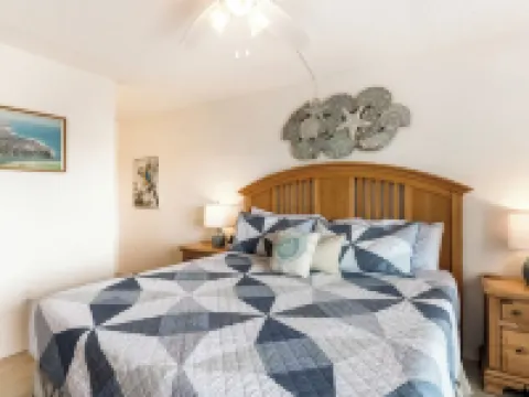 Luxurious 1-Bedroom Condo a Short Walk to Siesta Key Beach Hotéis em Siesta Key