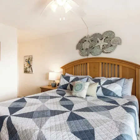 Luxurious 1-Bedroom Condo a Short Walk to Siesta Key Beach