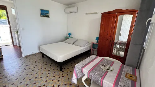 Studio Hibiscus n°2 with Sea and Mountain Views, Beach Access, + Cistern