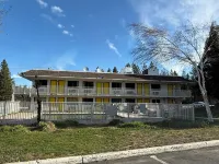 Shasta Vista Inn & Suites Hotels in Weed