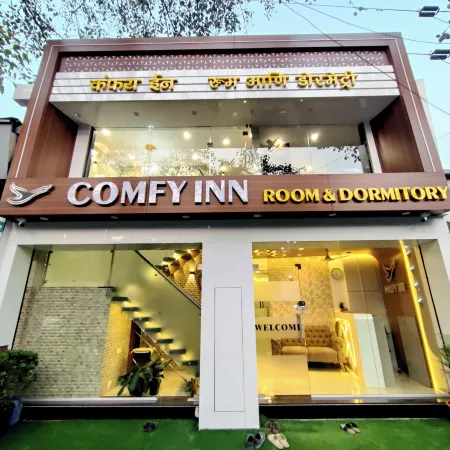 Hotel Comfy Inn Отели рядом с достопримечательностью «Торговый Центр Оберои»