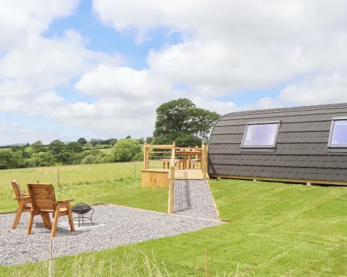 Under Oak Pod Hotels in Totnes