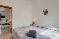 Beautiful spacious apartment (No. 3) with 2 bedrooms 300m from the beach