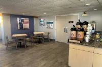 AmericInn by Wyndham Okoboji - breakfast