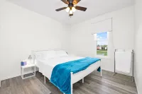 Updated home on 2/3 acre w/ HOT TUB and BOAT DOCK! Walk to 3 bars/eateries