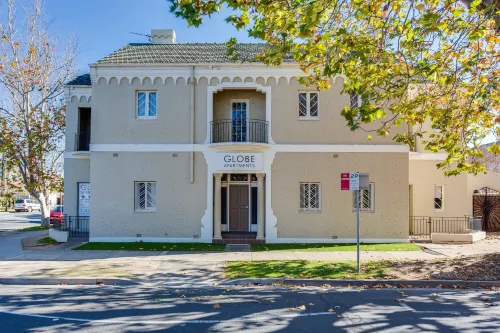 Globe Apartments - Apartments