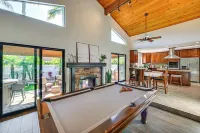 Walk to Lagoon! Luxe Coastal Escape w/ Pool Table - 4 Yıldız