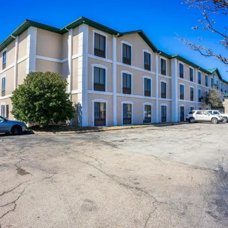 Ark Suites by OYO Jonesboro I-555