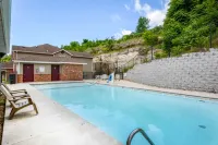 Cozy Family Condo w/ Balcony in Heart of Branson - Apartments