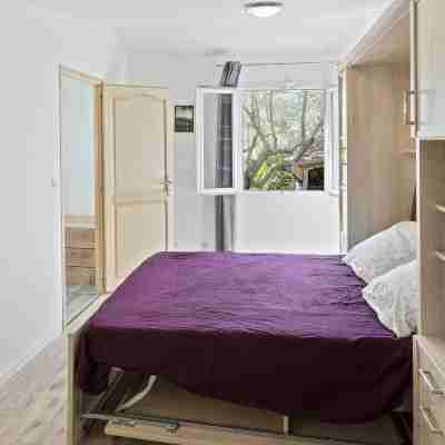 Modern Holiday Home with Private Pool Rooms