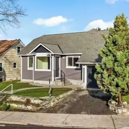 Sunny 3BR Retreat Near Everet Waterfront