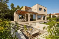 Villa with infinity pool 10 minutes from the beaches of Argeles sur mer.