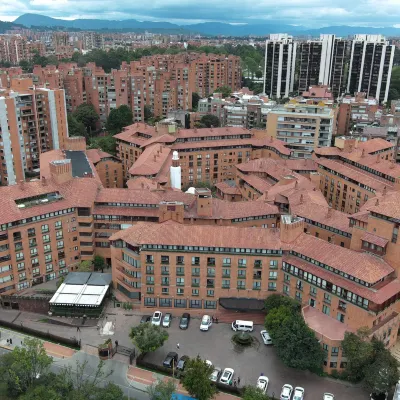 Hotel Estelar la Fontana Hotels near Del Bosque Clinic