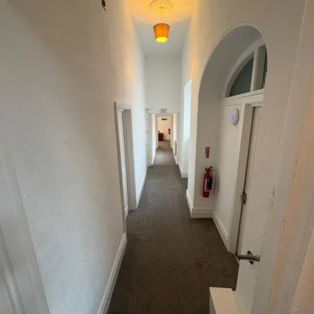 Room 4 Manor Park Country House in Swansea Sleeps 2 Отели в г. Клайдч