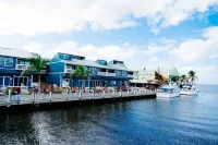 วิลลา คาปรี วอเตอร์ฟรอนต์ เอสเคป สระว่ายน้ำเกลืออุ่น พร้อมท่าเรือส่วนตัว - 4 ดาว