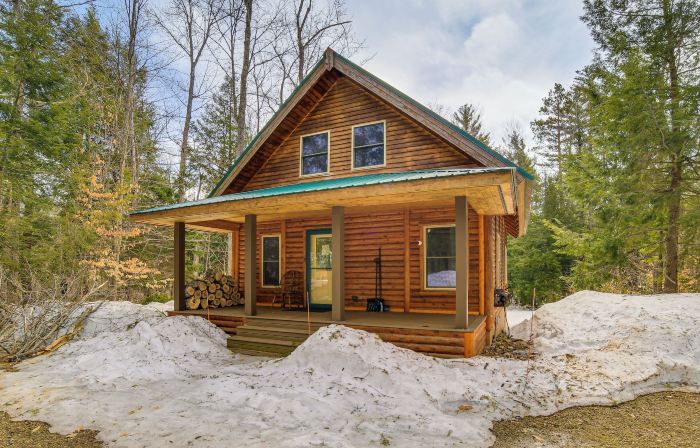 1/4 Mi to Hiawatha Forest Trails! Outdoor Retreat