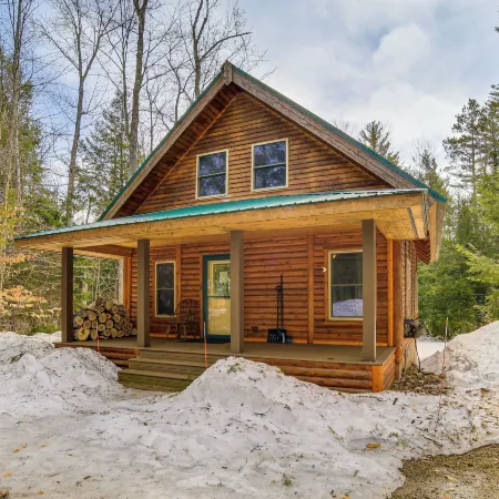 1/4 Mi to Hiawatha Forest Trails! Outdoor Retreat