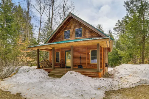 1/4 Mi to Hiawatha Forest Trails! Outdoor Retreat