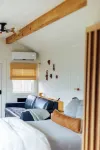 Casita: Near Wineries & Keuka Lake: 100"