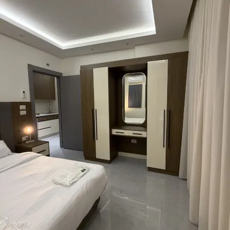 004 JRE apartment with stunning boulevard veiw