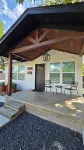 Stay at The Oak - Downtown New Braunfels Getaway