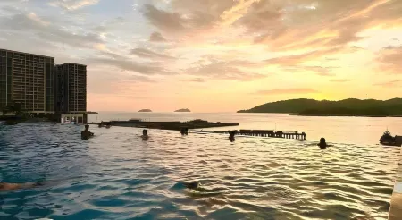 Sunset Seaview Vacation Condos @ Jesselton Quay