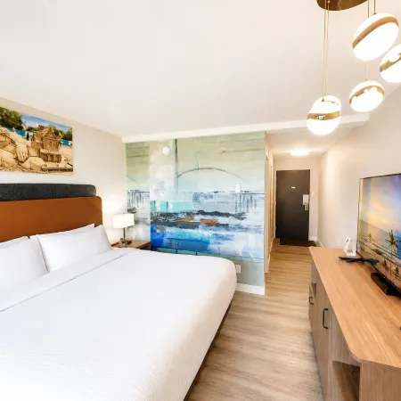 Sea Edge Beachside Hotel