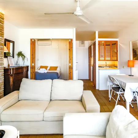 Newly Renovated Beachfront Apartment Ideally Located in Penelope