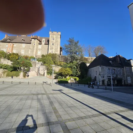 T4 historic city center Montluçon near train station
