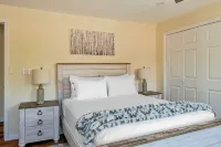 Creekside Escape- Kayaks, Paddleboards, Hot Tub, Sauna & Fire Pit - 4-Star
