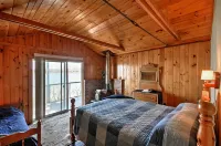 Bayfront Hancock Cottage w/ Beach Access & Views! - Wifi