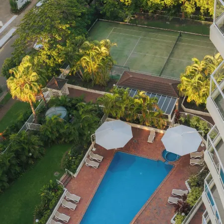 The Crest Apartments - Main Beach