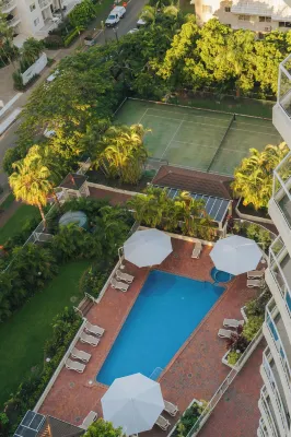 The Crest Apartments - Main Beach