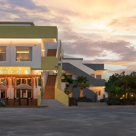 Gili Resort Отели рядом с достопримечательностью «Стадион Халлима»