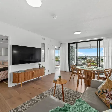 Stunning! 2Bed, 1Bath, 1Car, VIEWS ~ CBD