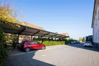 Royal Airport Hotel - parking