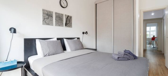 Charming 2-Bedroom Apartment in Almada, Near Lisbon Ξενοδοχεία στην πόλη Αλμάδα