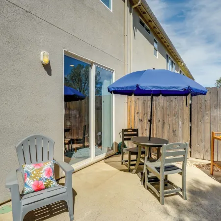 Sierra Foothills Retreat With Public Lake Access