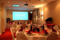 home Hotel - parking
