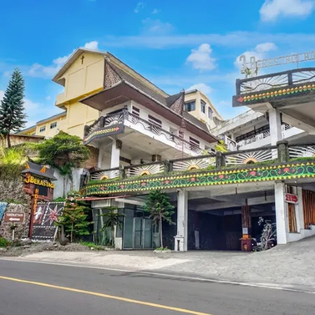 3 Berastagi Hotel