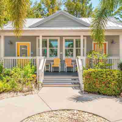 Key West Style Cottage - with pool/hot-tub Hotel Exterior
