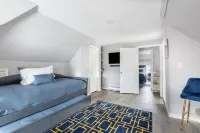 Deluxe 3-Bedroom Apartment with on-Site Parking - Wifi