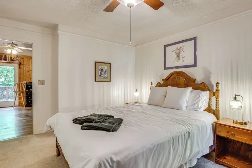 9 Mi to Lake Keowee! Secluded Creekfront Getaway - 3-Star