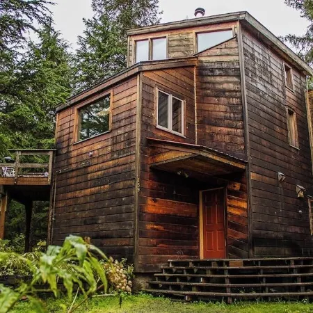 Open-beam Girdwood Chalet w/ Sunlit Solarium
