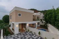 ELIVAAS Signature Shourya Aravalli 4BHK - Kitchens