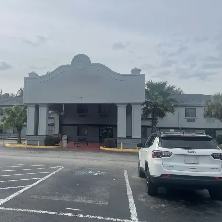 Red Roof Inn & Suites Hinesville
