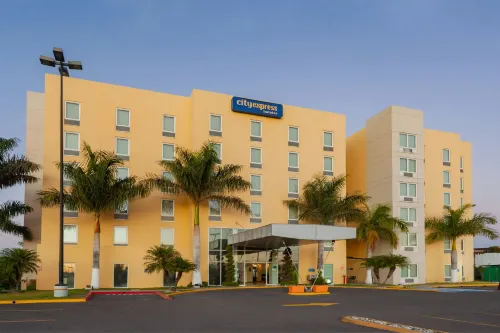 City Express by Marriott Celaya Parque - parking