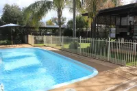 Lunar Cabins - Pools